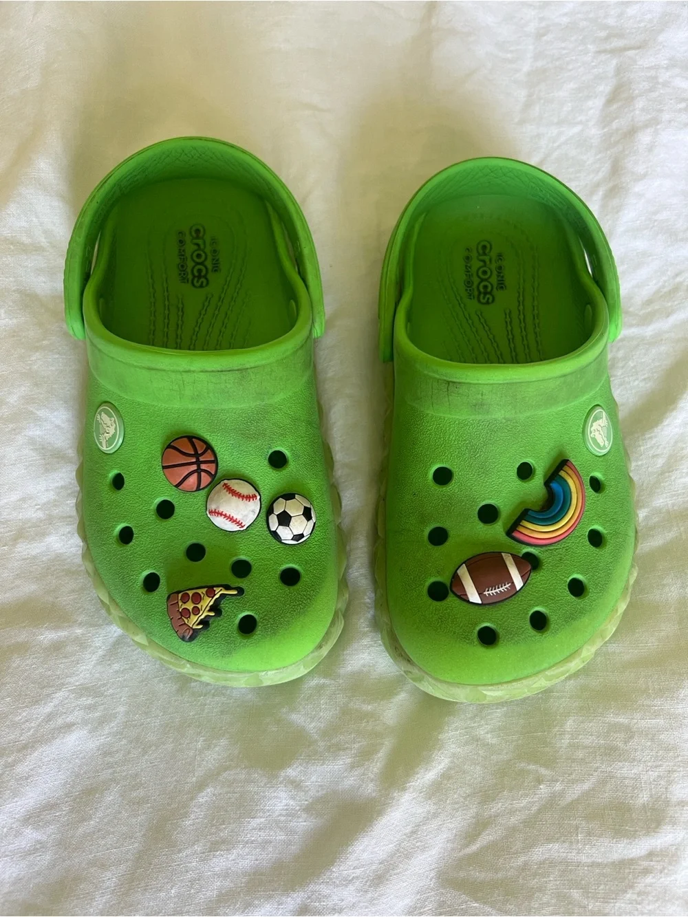 CROCS CROCBAND™ GEOMETRIC glow in the dark w/ Jibbitz. Green slime sz 11